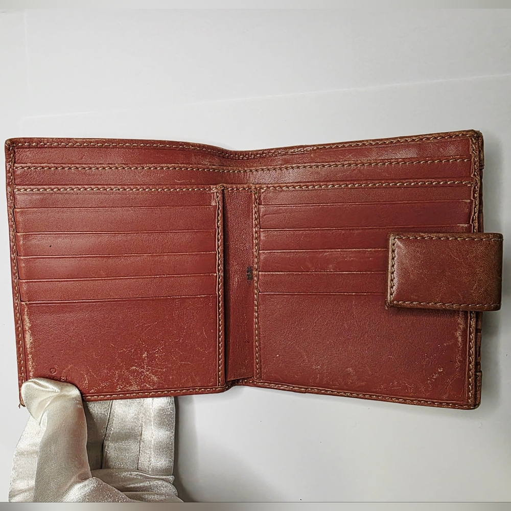 Gucci Leather Wallet with Gold Accent - Picture 4 of 10